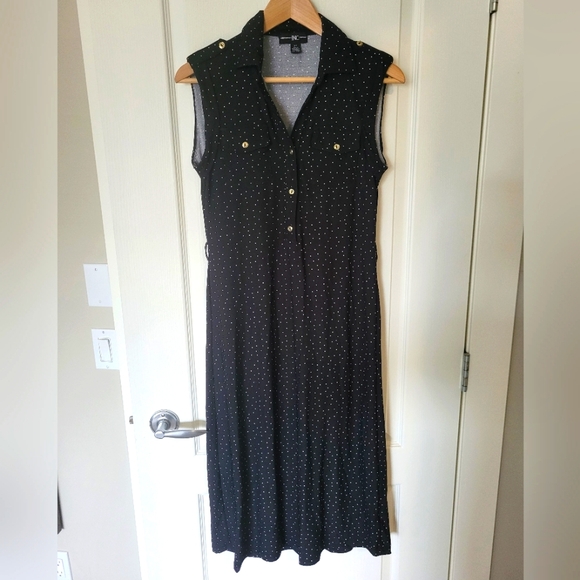 Sleeveless Polka dot dress button details - Picture 1 of 1